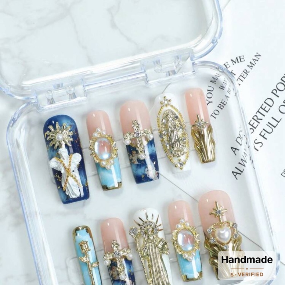 Elegant Blue and Gold Press-On Nails